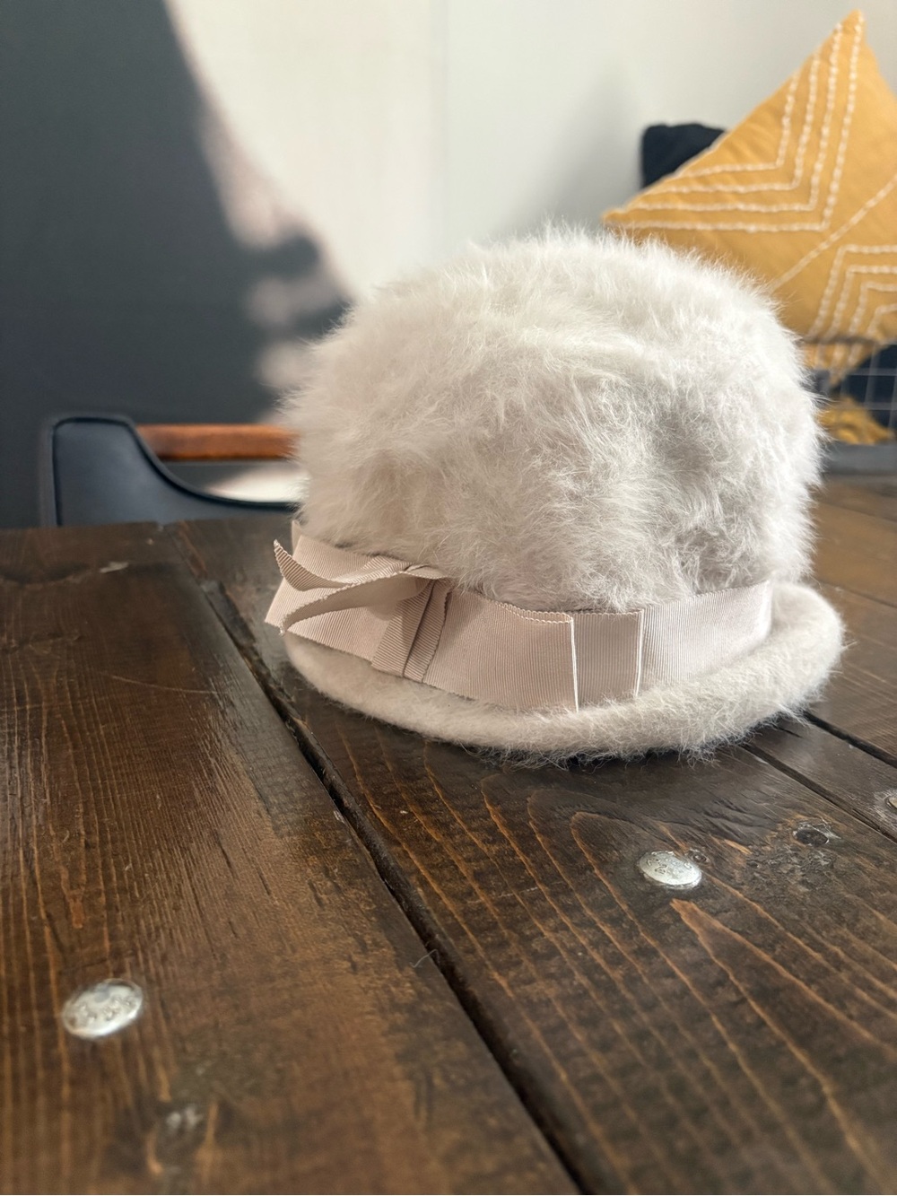 Vintage Henri Plush with Bow - Cloche Hat in Light Beige